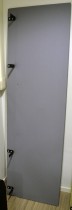 Bordskillevegg i grått stoff fra Horreds, 200x60cm, pent brukt