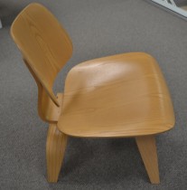 Vitra Plywood Lounge Chair LCW i formspent finer, ask, design: Charles & Ray Eames, pent brukt
