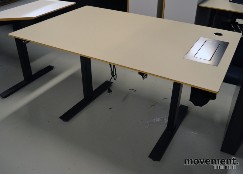 Solgt!Skrivebord med elektrisk hevsenk - 2 / 4
