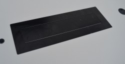 Horreds VX møtebord / konferansebord i gråbeige laminat med sort kant, ben i sort eik, 225x100cm, passer 6-8 personer, pent brukt