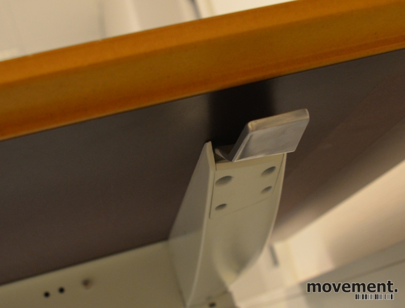 Solgt!Lekkert skrivebord med elektrisk - 3 / 4