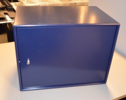 Montana-skap for oppheng på vegg i blått, 1 dører, 47cm bredde, 36cm høyde, 30d, pent brukt