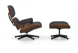 Vitra Lounge Chair with Ottoman, LCH, design: Charles & Ray Eames, sort skinn / sortpigmentert valnøtt, NY/UBRUKT