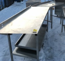 Arbeidsbenk i rustfritt stål, hjørne/vinkel/bue, 3 deler, 297cm bredde, 63cm dybde, 92cm høyde, pent brukt