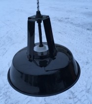Taklampe i sortemaljert metall, fra HK Living, modell Workshop str Medium, Ø=30cm, industrilampe / verkstedlampe, pent brukt