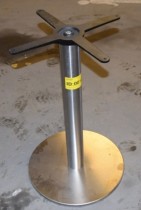 Søyle / søylefot i satinert stål for rundt bordplate eller møtebord, Ø=45 base, H=71, pent brukt