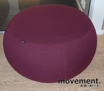 Solgt!Puff fra Arper i vinrødt stoff, - 1 / 2