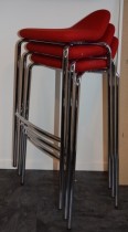 Barstol fra Materia, modell Plektrum i rødt stoff / krom, 78cm sittehøyde, pent brukt