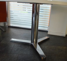 Rundt møtebord / konferansebord / kantinebord i hvitt / krom fra Materia, Ø=120cm, pent brukt