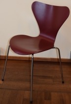 Arne Jacobsen 7er-stol / syver-stol, model 3107, i 580 Mørkerød, understell i krom, brukt