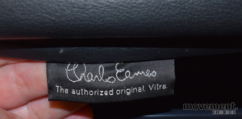 Charles & Ray Eames EA108 ConferenceChair Aluminium Group Eames EA108 conference chair i sortskinn, Vitra original