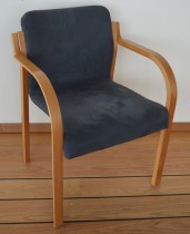 Stablestol / karmstol / konferansestol i flammebjerk / grå mikrofiber, pent brukt