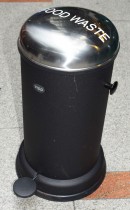 Vipp pedalbøtte i sort, høyde 51cm, Ø=30cm på basen, pent brukt