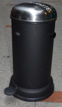 Vipp pedalbøtte i sort, høyde 51cm, Ø=30cm på basen, pent brukt
