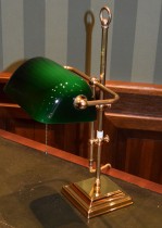 Klassisk banker-lampe fra Feese, i messing / grønt glass, pent brukt