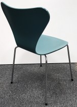 Arne Jacobsen 7er-stol / syver-stol, model 3107, i 955 Støvgrønn, understell i krom, pent brukt