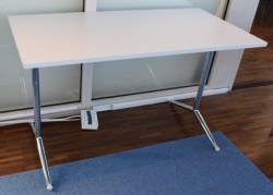 Lekkert klappbord / sammenleggbart kursbord / arbeidsbord i hvitt/krom, 120x60cm, brukt