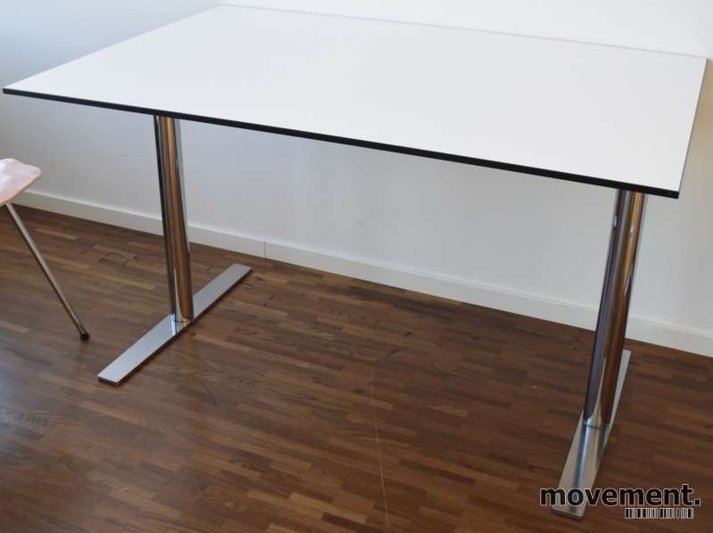 Solgt!Lekkert, kompakt skrivebord fra - 2 / 4