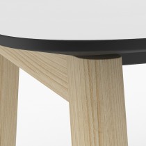 Rundt loungebord / sofabord i hvit HPL med sort kant / ben i heltre ask fra Narbutas, Ø=70cm, høyde 48cm, NY / UBRUKT