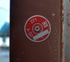 Ståldør / branndør i rødlakkert stål fra Ulefoss Brug, klasse: A60, bredde karm 95cm, høyde karm 212cm, brukt