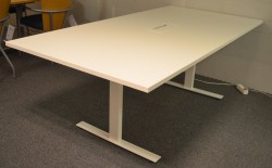 Møtebord i hvitt med kabelluke og kabelsamler, 200x100cm, passer 6-8personer, NY / UBRUKT