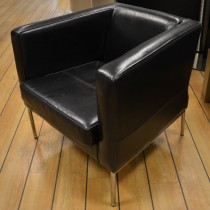 Loungestol / lenestol fra IKEA, Klappsta i sort skinn, pent brukt
