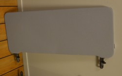 Bordskillevegg i lyst grått stoff fra Lintex, 100x40cm, pent brukt