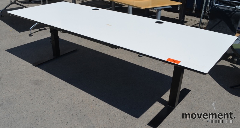 Solgt!Svenheim skrivebord med elektrisk - 2 / 3