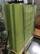 Frittstående lys grønn skillevegg fra Zilenzio, 120cm bredde, 152cm høyde med føtter, pent brukt