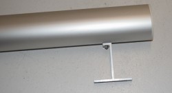 Lerret for prosjektor: Lintex 200cm bredde med manuelt nedtrekk, kasse i aluminium, pent brukt