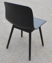 HAY About a chair AAC 12 i sort plast / sortbeiset ask, brukt