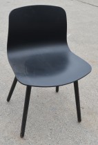 HAY About a chair AAC 12 i sort plast / sortbeiset ask, brukt
