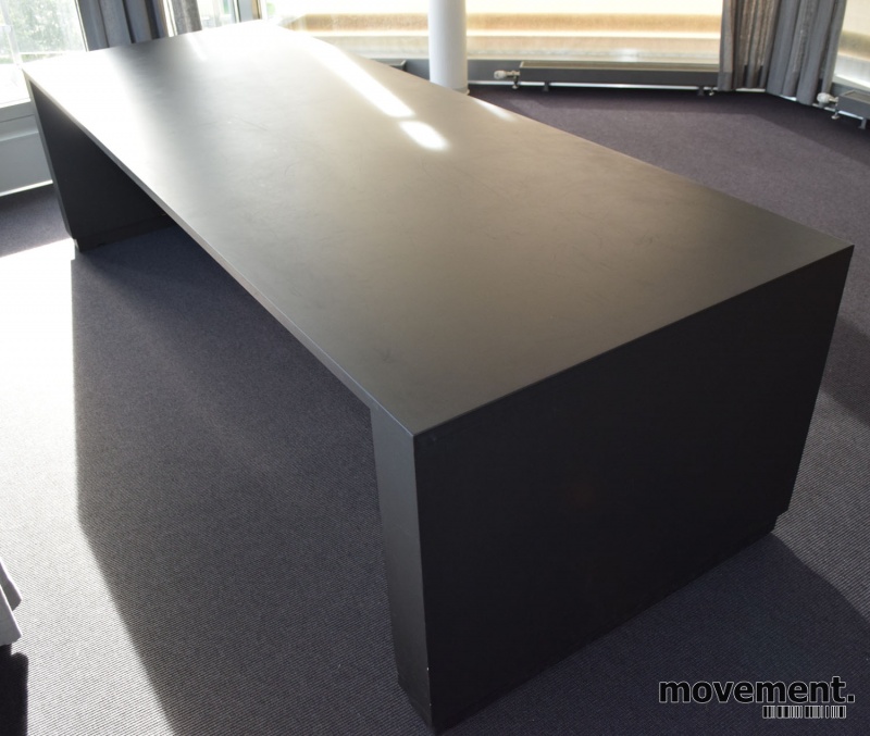 GOS3 Møtebord arbeidsbord fra Gubi isort linoleum GOS3 Møtebord arbeidsbord fra Gubi isort linoleum