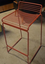 Barstol fra HAY, modell HEE i rust (rød), 65cm sittehøyde, pent brukt, noe avskalling i lakk