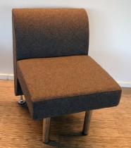 Sittebenk / sofa for kantine e.l i mørk grå ullfilt fra ForaForm, 1-seter, bredde 60cm, pent brukt