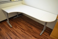 IKEA Galant hjørneløsing / hjørneskrivebord i hvitt, 200x120cm, venstreløsning, pent brukt
