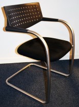 Konferansestol/besøksstol: Vitra Visavis by A. Citterio, i sort mikrofiber, satinert ramme, pent brukt