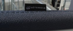 Bordskillevegg fra Götessons i mørkt grått stoff, 180x65cm, pent brukt
