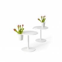 Loungebord / sofabord i hvit corian fra Offecct, modell Grip med vase, Ø=47cm, høyde 44cm, pent brukt