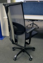 Håg H09, 9272 kontorstol / konferansestol i sort stoff / mesh-rygg, pent brukt med nytrukne armlener