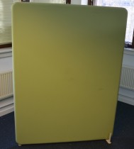 Lyddempende skillevegg i lyst grønt stoff, Abstracta Softline, 120x160cm, pent brukt
