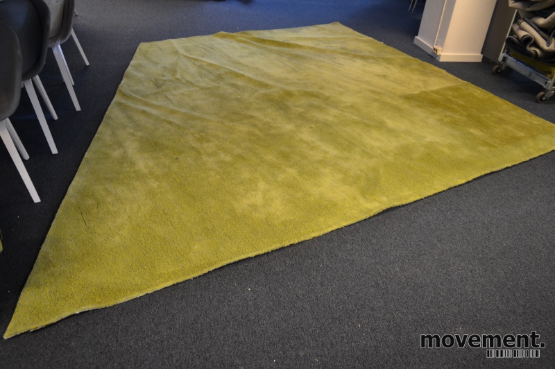 Solgt!Gulvteppe i grønt, 290x370/230cm, - 1 / 2