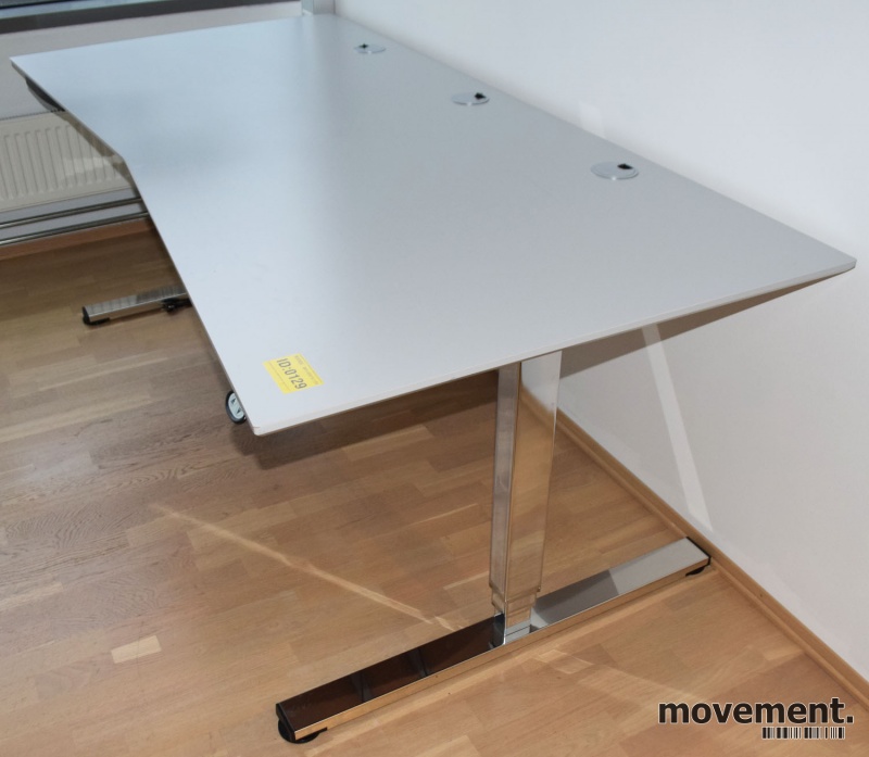 Solgt!Stort, elektrisk hevsenk skrivebord - 2 / 4