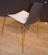 Arper Catifa 46, stablebar design-stol i plast/krom, Hvitt sete / mørk brun rygg, pent brukt
