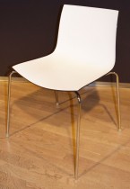 Arper Catifa 46, stablebar design-stol i plast/krom, Hvitt sete / mørk brun rygg, pent brukt