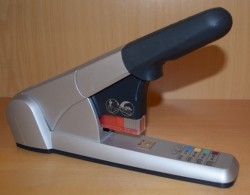Stiftemaskin Leitz 5551 HD 80 ark Sølv, benytter cartridge-stifter, pent brukt