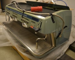 Faema E92 Elite espressomaskin i turkis/grønn farge, 3gruppers, 3fas 400V, pent brukt 2006-modell