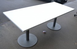 Kompakt møtebord / kantinebord i hvitt / grålakkert metall, 180x80cm, passer 6 personer, pent brukt understell med ny plate