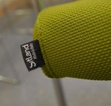 Konferansestol fra Sitland, modell Passepartout, i grønt stoff / mesh / krom, pent brukt