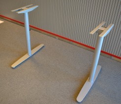 Understell for skrivebord i grålakkert metall fra Edsbyn, passer plater fra 120cm bredde og større, pent brukt